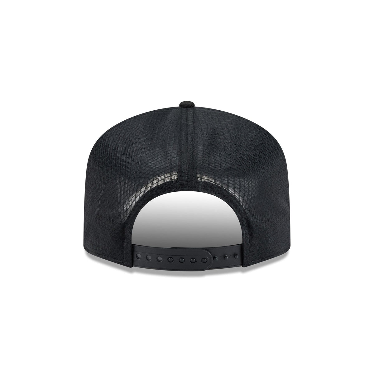 New York Knicks Black & White Mesh 19TWENTY Trucker Hat