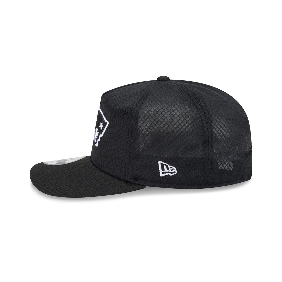 New England Patriots Black & White Mesh 19TWENTY Trucker Hat