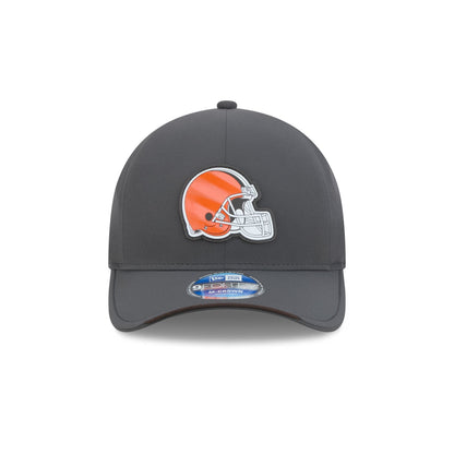 Cleveland Browns 2026 Sideline Cold Weather 9FORTY M-Crown Snapback Hat