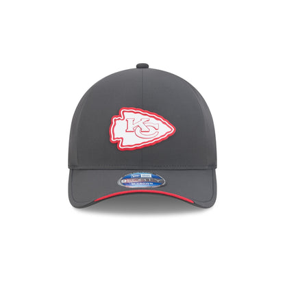 Kansas City Chiefs 2026 Sideline Cold Weather 9FORTY M-Crown Snapback Hat
