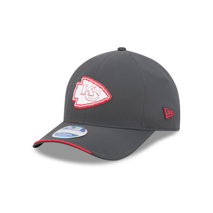 Kansas City Chiefs 2026 Sideline Cold Weather 9FORTY M-Crown Snapback Hat