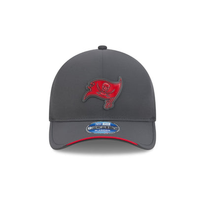 Tampa Bay Buccaneers 2026 Sideline Cold Weather 9FORTY M-Crown Snapback Hat