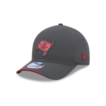 Tampa Bay Buccaneers 2026 Sideline Cold Weather 9FORTY M-Crown Snapback Hat