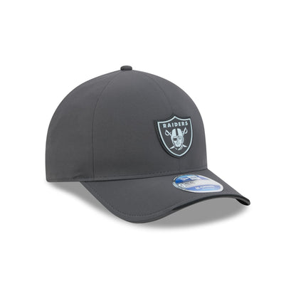 Las Vegas Raiders 2026 Sideline Cold Weather 9FORTY M-Crown Snapback Hat