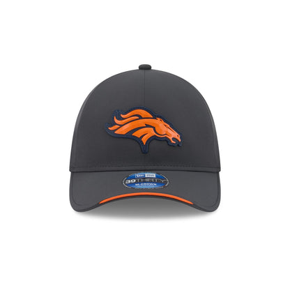 Denver Broncos 2026 Sideline Cold Weather 39THIRTY M-Crown Stretch Fit Hat