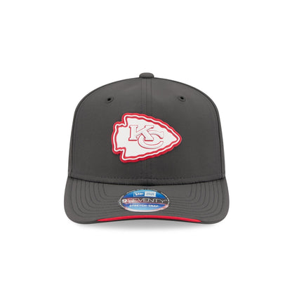 Kansas City Chiefs 2026 Sideline Cold Weather 9SEVENTY Stretch-Snap Hat