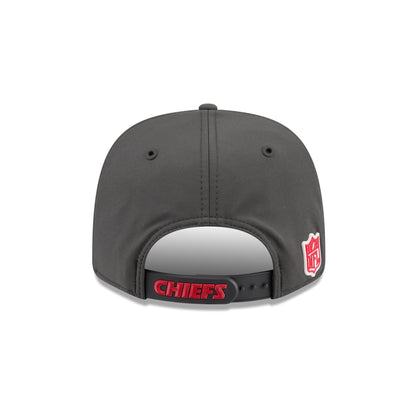 Kansas City Chiefs 2026 Sideline Cold Weather 9SEVENTY Stretch-Snap Hat