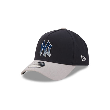 New York Yankees Fade Logo 9FORTY A-Frame Snapback Hat