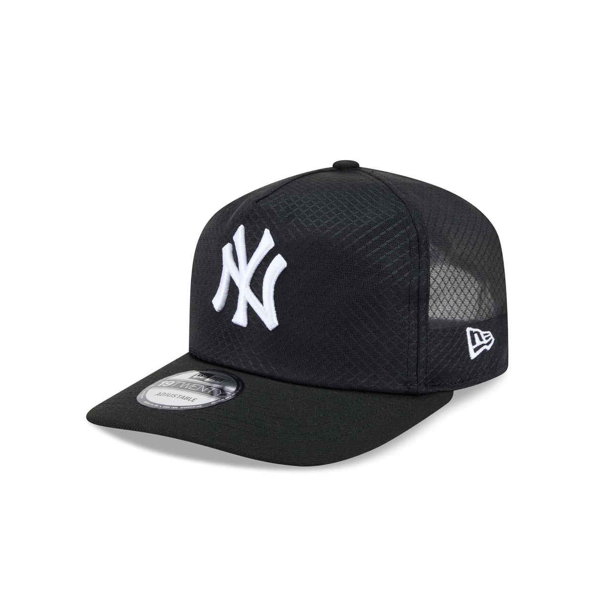 New York Yankees Black & White Mesh 19TWENTY Trucker Hat