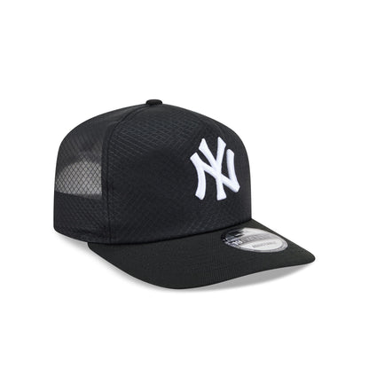 New York Yankees Black & White Mesh 19TWENTY Trucker Hat