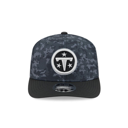 Tennessee Titans 2026 Salute to Service 9SEVENTY Stretch-Snap Hat